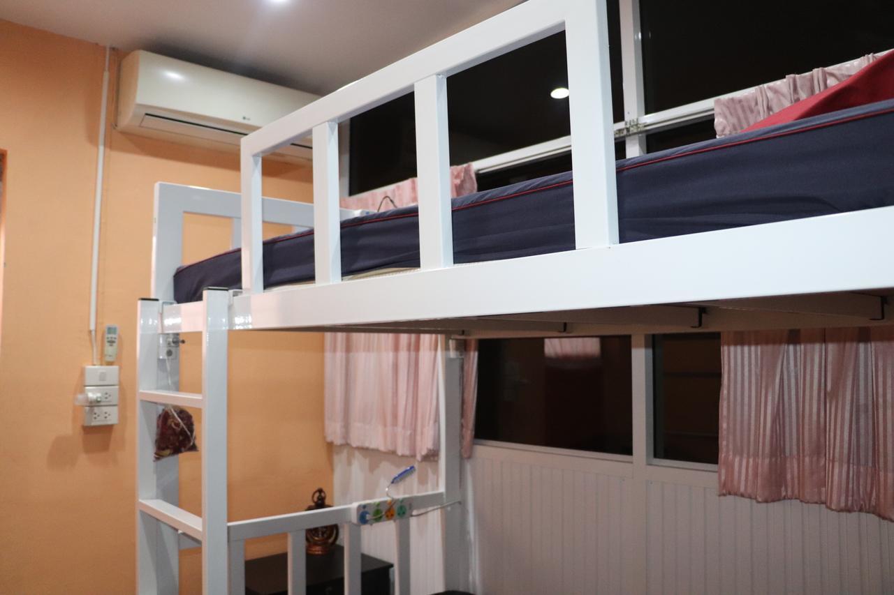 Ama Hostel Bangkok Exterior photo